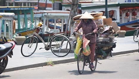 A peek into the life of informal waste workers in Viet Nam during COVID-19